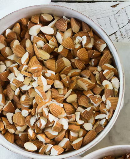 Natural almond splits / broken